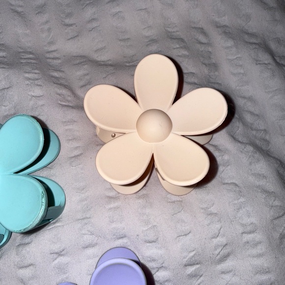 Set of Three Flower Hair Clips - Picture 3 of 4
